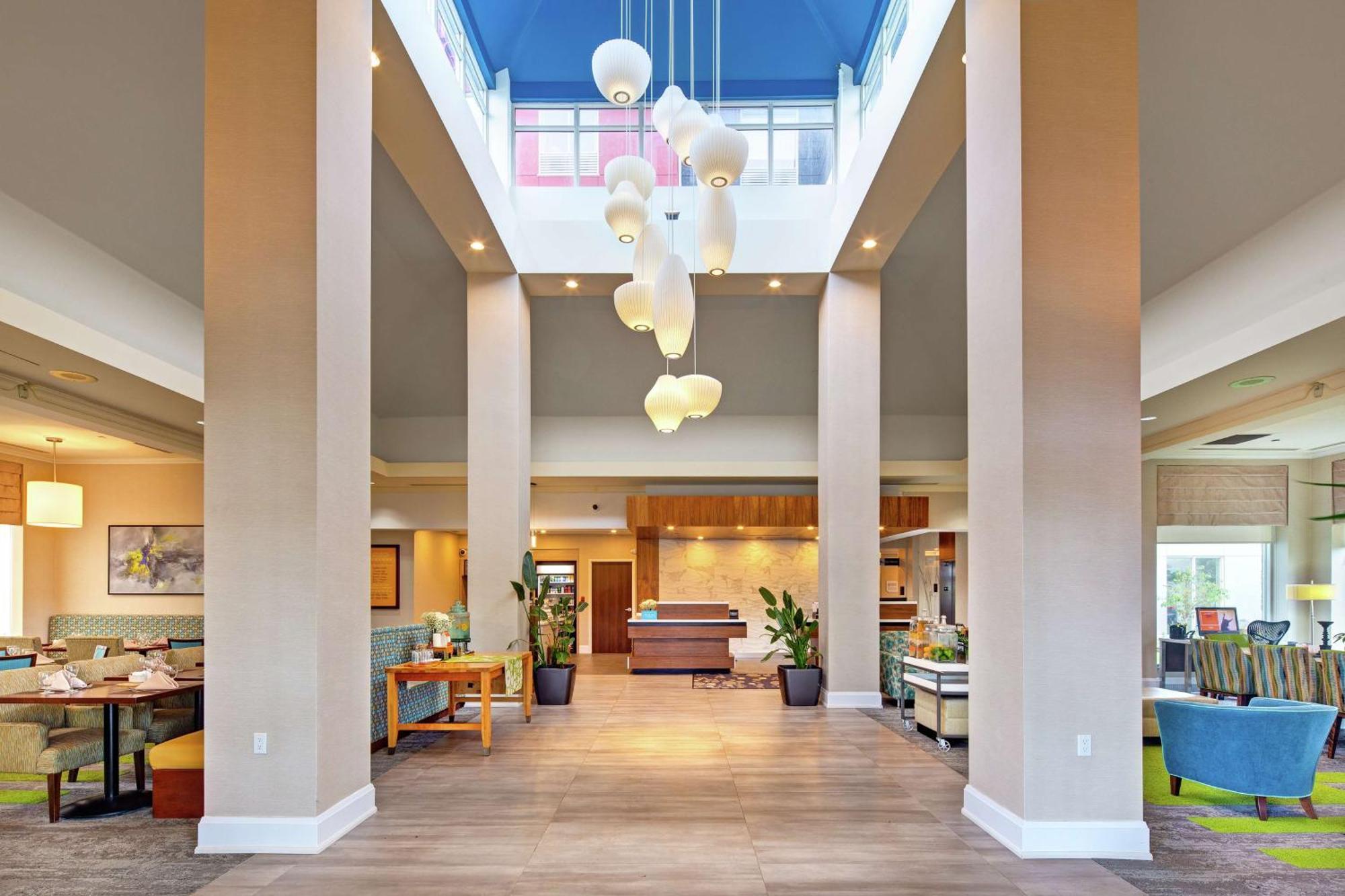Hilton Garden Inn Toronto-Oakville Exterior photo