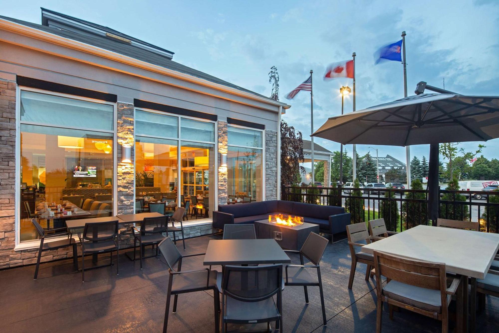 Hilton Garden Inn Toronto-Oakville Exterior photo