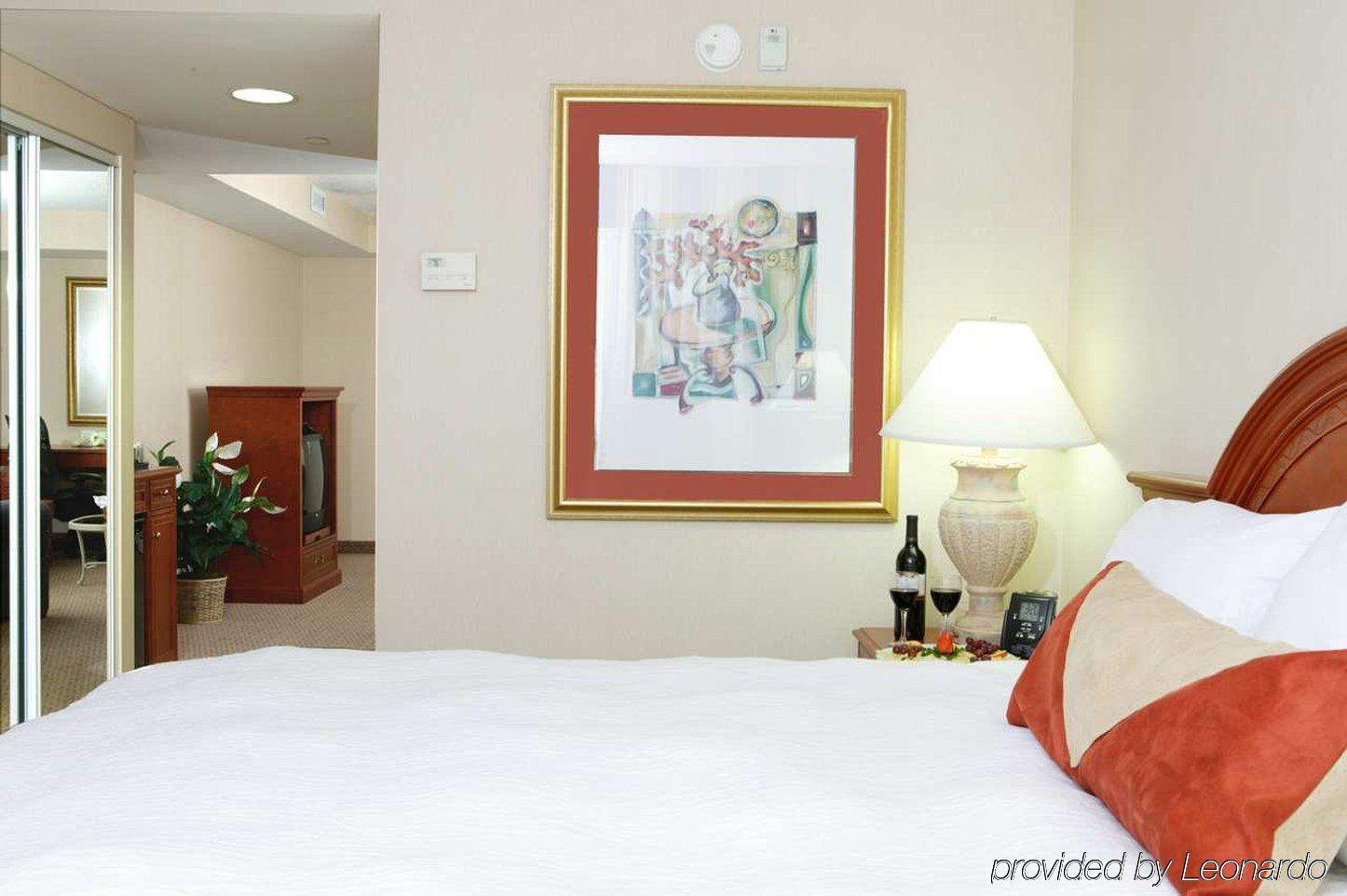 Hilton Garden Inn Toronto-Oakville Room photo