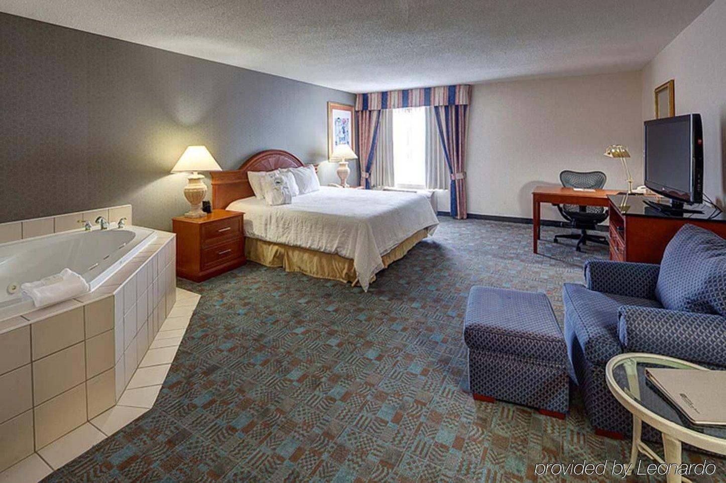 Hilton Garden Inn Toronto-Oakville Exterior photo