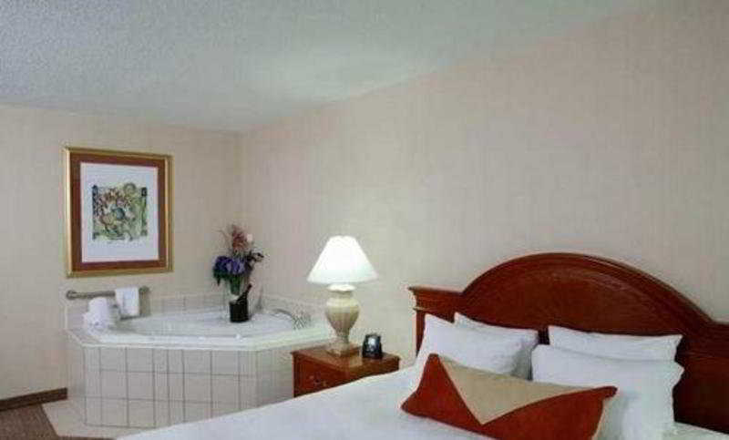 Hilton Garden Inn Toronto-Oakville Room photo