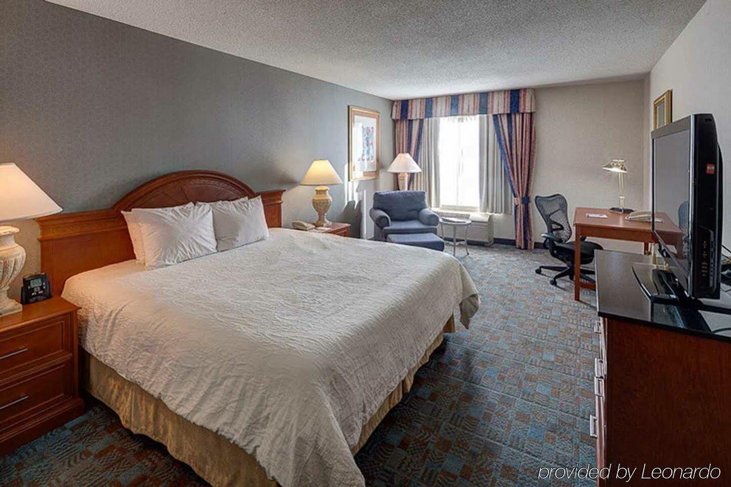 Hilton Garden Inn Toronto-Oakville Exterior photo